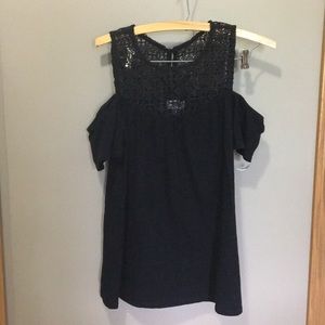 🆕 Black cold shoulder top